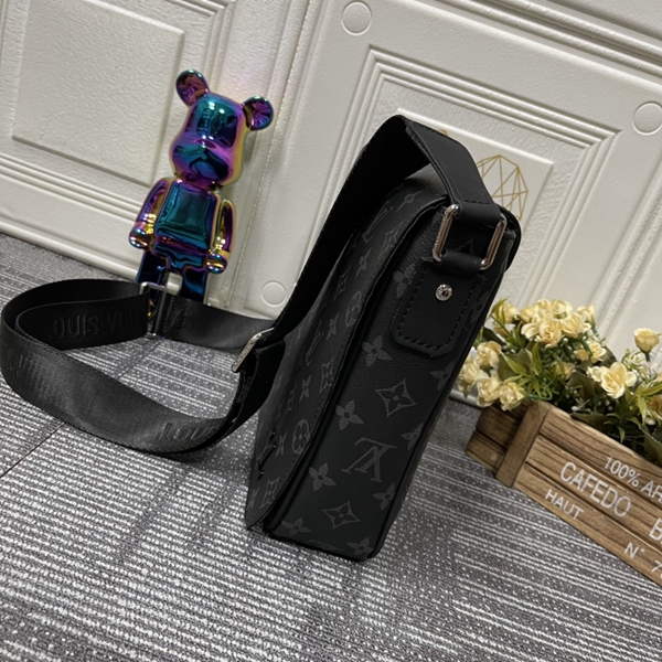 ルイヴィトンバッグ背面デザイン